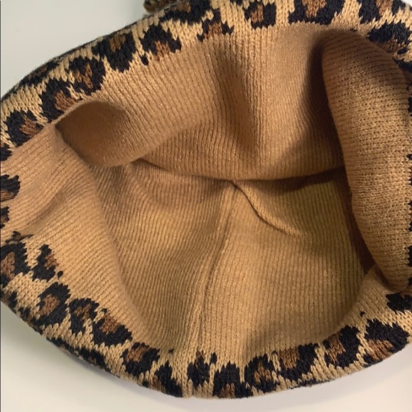 5 ⭐️ Rated Knit Leopard Print Beanie with Pom Pom - Picture 7 of 11